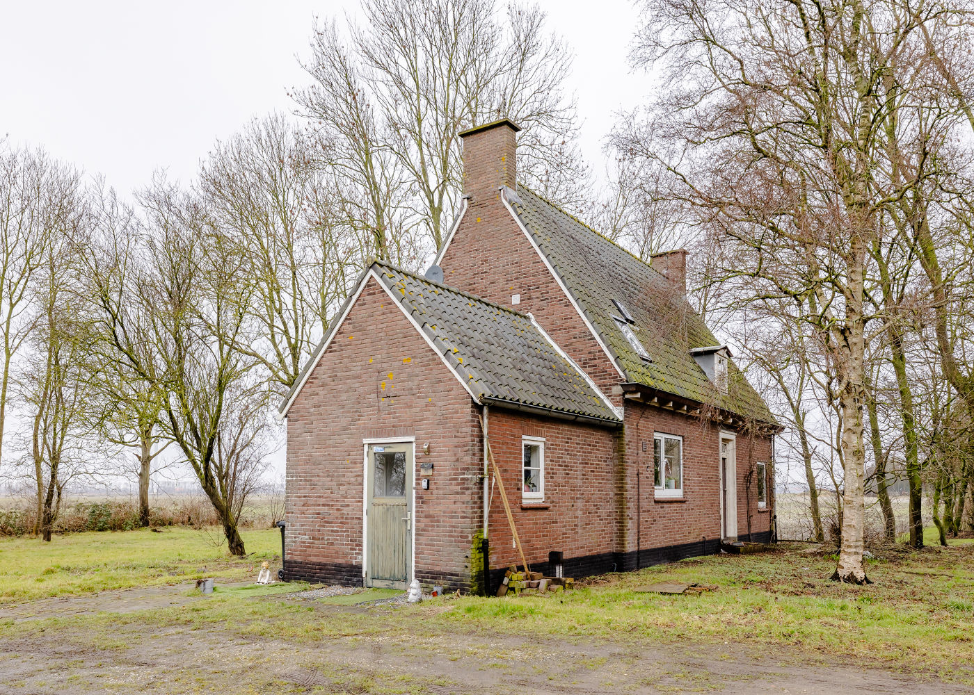 Agrarisch erf met opstallen te Slootdorp
